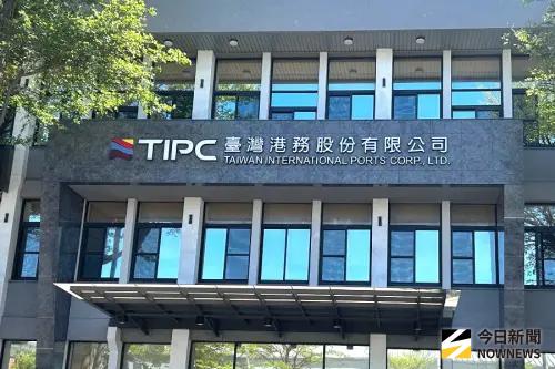 ▲台灣港務公司與高雄科技大學洽談產學合作，期推動智慧永續港口與人才合作事宜。(資料照／記者黃守作攝)