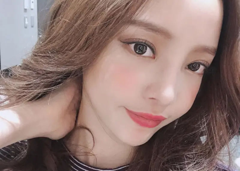 ▲韓國女星具荷拉自殺離世6週年，她生前受憂鬱症纏身十年，最後絕望在社群寫下「晚安」，至今仍是許多粉絲心中的痛。（圖／＠koohara__ IG）