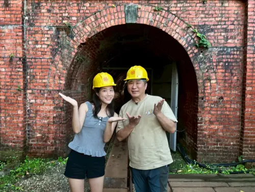 ▲胡瓜（右）找來百萬YouTuber金針菇（左）來節目，兩人一起暢遊九份的祕境。（圖／下面一位提供）