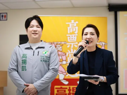 ▲台北市議員鍾佩玲也特地到場站台。（圖／劉祐龍攝）