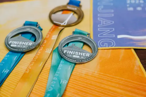 ▲淡江大橋路跑完賽獎牌。（圖／交通部公路局）