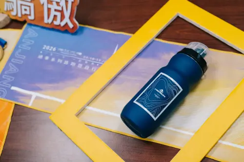 ▲主辦單位攜手國家地理雜誌推出活動限定紀念品。（圖／交通部公路局）