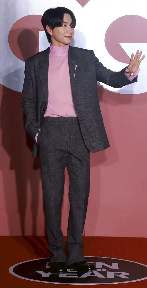 ▲利特對著等候他的粉絲揮手致意。（圖／記者葉政勳攝）