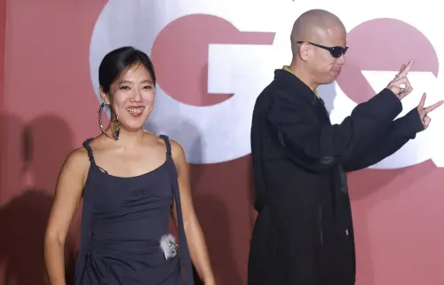 ▲李竺芯（左）與呂士軒（右）雙雙獲選為年度風格人物，拍照時仍不改搞怪的性格，做出逗趣表情。（圖／記者葉政勳攝）