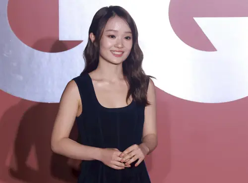 ▲方郁婷一改電影裡的土氣、陳舊，以時尚亮麗的面貌出席晚會。（圖／記者葉政勳攝）