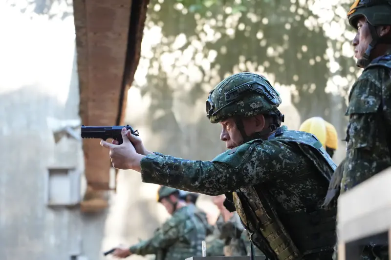 「將官盃」體能戰技賽登場　79幹部測驗3000公尺跑步、比手槍射擊