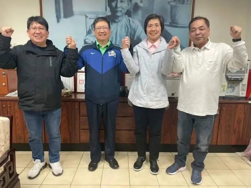 ▲去年立委選舉結束，林思銘和徐欣瑩及黨部主委陳見賢，和現任新竹縣長楊文科。（圖／縣黨部提供）
