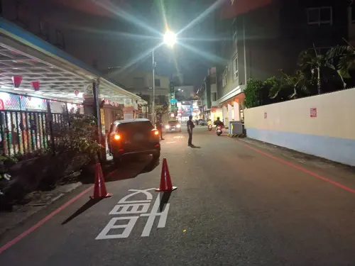 ▲台中一名男子24日傍晚，開車接小孩途中突然突昏迷，車輛失控撞倒路旁女騎士，而男子送醫搶救後宣告不治。（圖／警方提供）