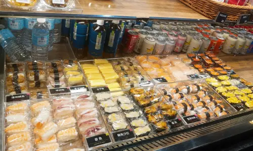 ▲爭鮮gogo過去有推出「外帶10元壽司」，民眾可以自行挑選喜歡的壽司，還能自由搭配享用。（圖／Google評價）