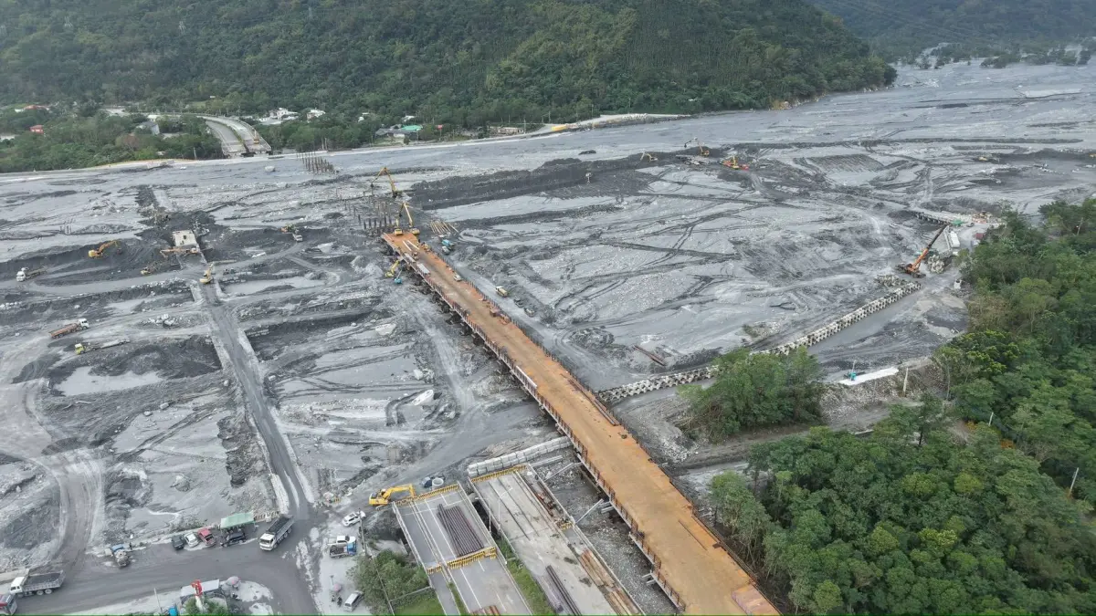 馬太鞍溪橋臨時便道估月底搶通 鋼便橋明年1月底有望完成