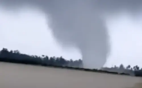 龍捲風侵襲！泰國南部遭風暴肆虐　震撼影片曝
