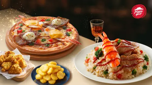 ▲左起：嫩牛大蝦個人披薩、嫩牛大蝦起司燉飯。（圖／必勝客pizzahut.com.tw