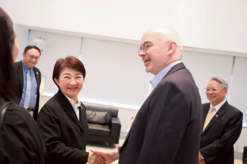 盧秀燕與谷立言吃日料大聊這些事！藍讚個人魅力吸引AIT重視
