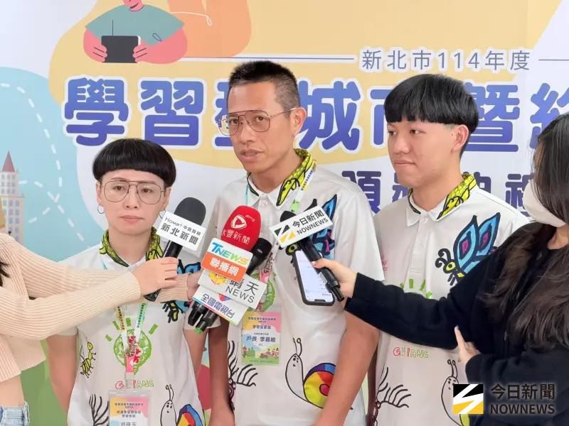 ▲「好客好學好茶」家戶長李昌峻(中)說,我們家已經傳承155年、七代有機茶園(圖/記者嚴俊強攝,2025.11.25)