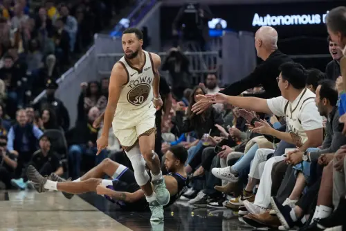 NBA／柯瑞一場比賽秀3雙神鞋！不忘點名佩頓「代班」格林很稱職

