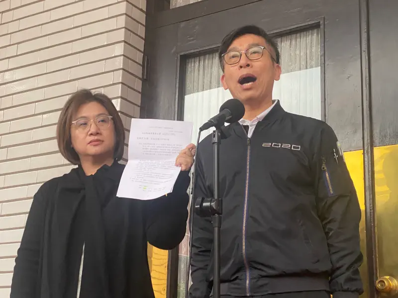 ▲國民黨表態修法讓中配參政可以不用註銷中共國籍，鍾佳濱砲轟天底下有這種事情。（圖／記者陳威叡攝，2025.11.25）