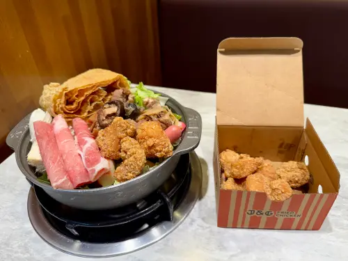 ▲六扇門聯名繼光香香雞，用鹹酥雞搭配「魷魚螺肉蒜」鍋底，開吃「魷澎湃香雞鍋」套餐。（圖／六扇門6owldoor.com）