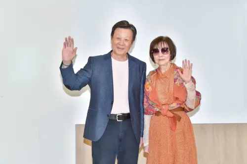 ▲歸亞蕾（右）與寇世勳（左）已經是第3度合作，從最早演母子到後來變成演平輩。（圖／光譜映像提供）