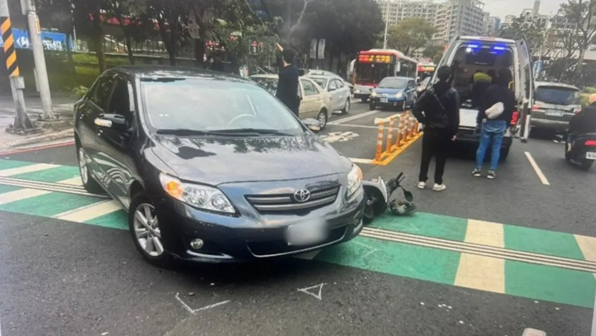 淡水6旬翁酒駕到賣場購物違規大迴轉 65歲騎士撞上命危送醫搶救