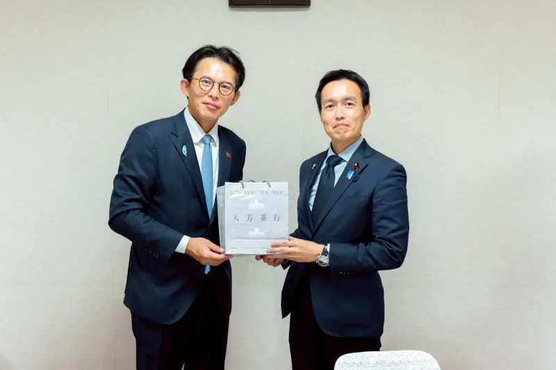 ▲民眾黨主席黃國昌（左）率青年團訪日，拜會自民黨。（圖／民眾黨提供）