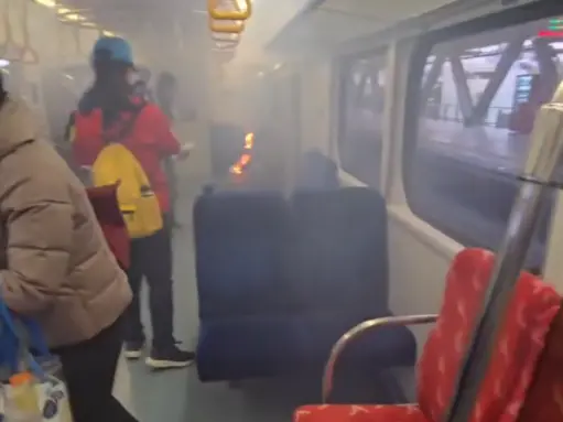 行動電源爆炸！台鐵區間車「學生背包起火」 車廂都煙旅客驚逃