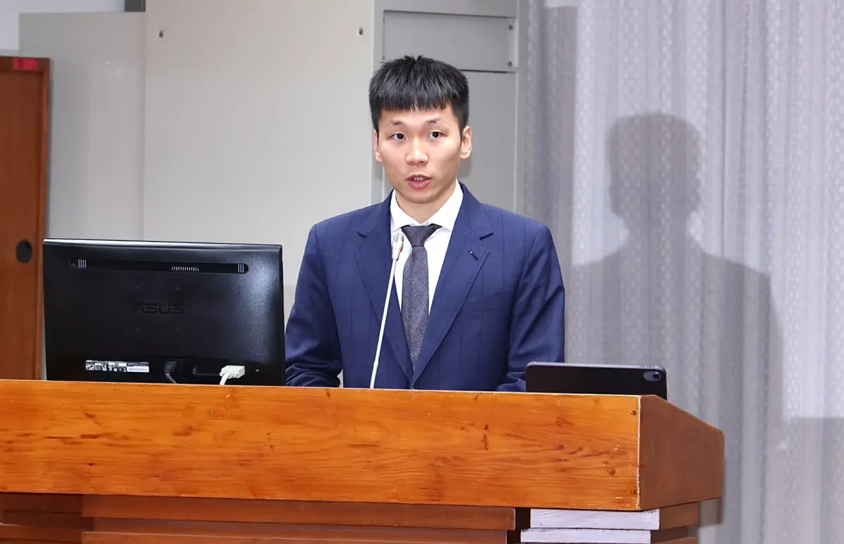 李洋立法院首秀自曝「緊張到5點起床」 面對立委質詢喊「刺激」