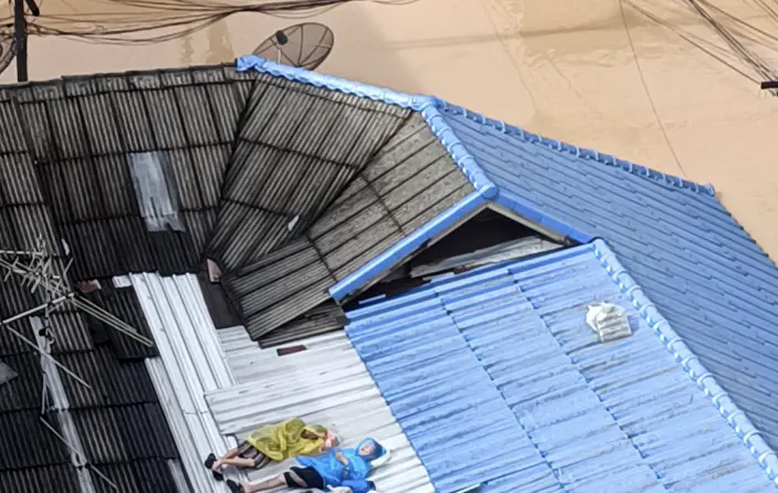 旅客受困泰國合艾酒店！水淹到二樓 無法出去又斷糧