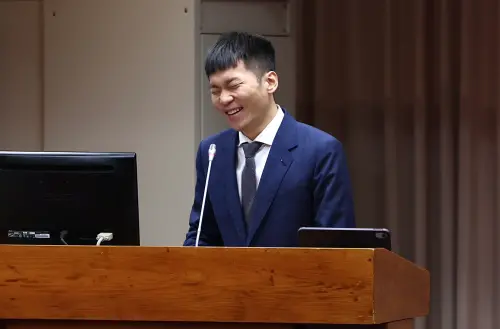 王齊麟險被禁賽？李洋備詢自爆「以前天天盯」　輕鬆互動逗樂立委
