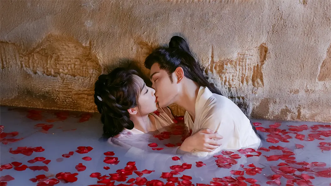 ▲20歲的鄧恩熙（左）在《長樂曲》中獻出螢幕初吻，和丁禹兮洗鴛鴦浴激吻40秒超害羞。（圖／中天娛樂台提供）