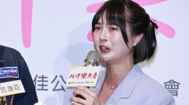 ▲35歲藝人黃沐妍（小豬；如圖）本月初宣布新婚、懷孕雙喜臨門，今（26）日她出席董氏基金會公益宣導記者會，稍早一出場激動落淚，因為外婆而促使加速結婚，婚宴最快在明年1月，希望日期不要撞到陳漢典、Lulu。（圖／記者吳翊緁攝影）