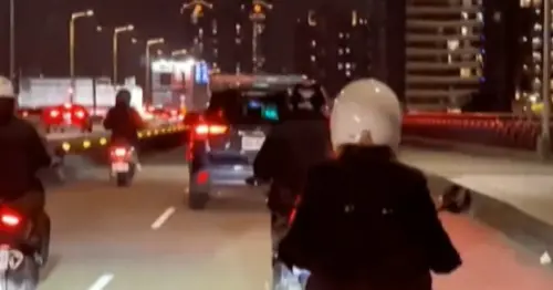 警車化身四輪機車！闖機車道畫面瘋傳　警揭真相網友一面倒支持
