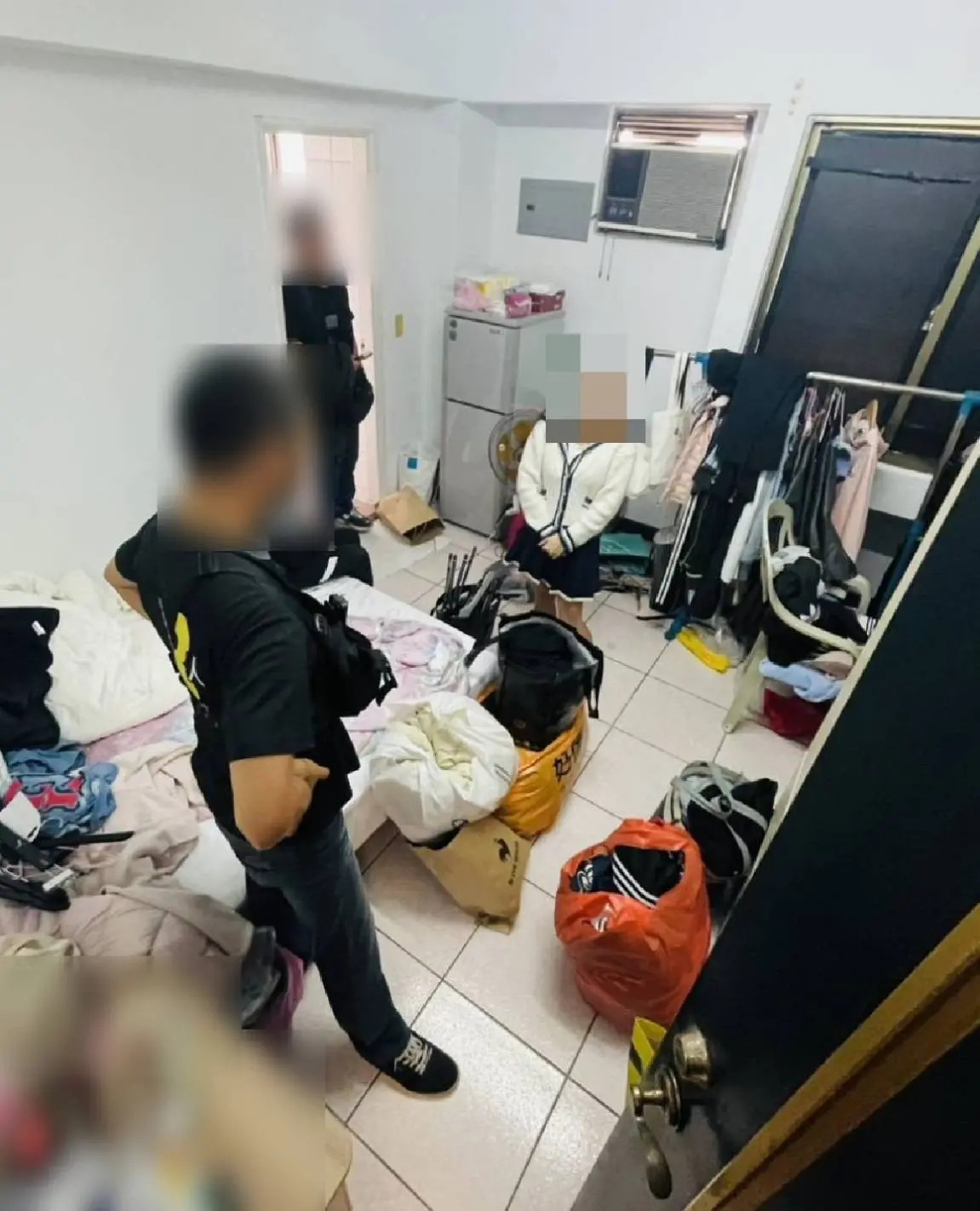 台中百貨遭竊數十萬元NIKE、ADIDAS商品 警逮鴛鴦盜