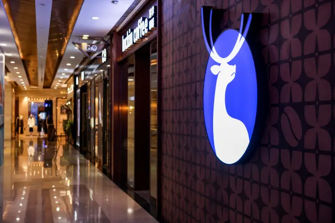 中國「瑞幸咖啡」昔財務造假遭美股下市！擊敗星巴克進軍美國