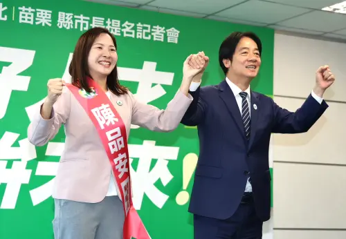 ▲賴清德向鄉親推薦陳品安。（圖／記者朱永強攝，2025.11.26）