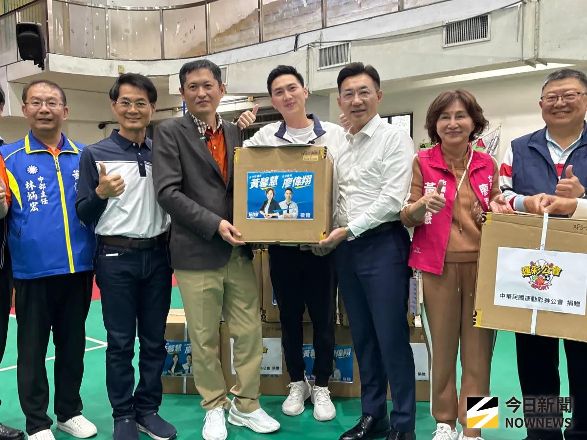 大鵬國小獲贈羽球助攻全國賽 何昱奇：奪冠加碼獎金15萬