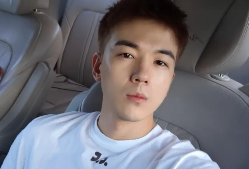 ▲中國男星仝卓的表弟在柬埔寨失聯兩週，家屬心急如焚尋人中。（圖／仝卓微博）