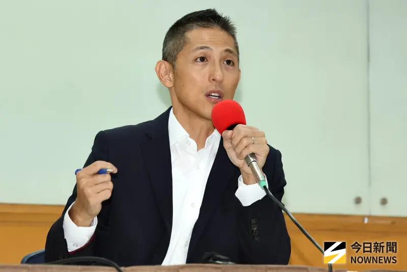 ▲吳怡農召開記者會秀出民調盼獲徵召，徐國勇表示「我們聽到了，選對會也聽到了」。（圖／記者朱永強攝）