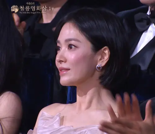 ▲宋慧喬低調現身青龍獎。（圖／微博@To1122kyo）