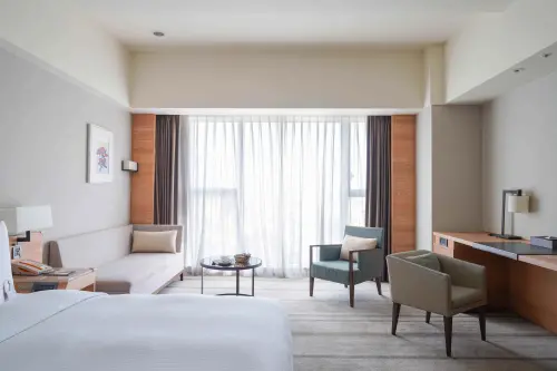 ▲AMAZZING CLUB「聖誕週週抽」活動開跑，會員有機會獲得免費住宿券。（圖／國泰飯店觀光事業提供。）