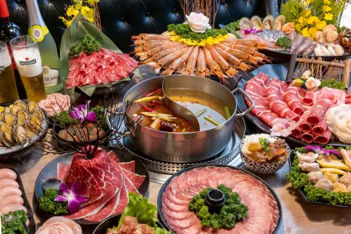 ▲馬辣餐飲集團旗下位在台北101周邊的三品牌餐廳包含馬辣頂級麻辣鍋-信義 A19 店、新馬辣 Plus-遠百信義 A13 店、「椒朋友辛潮麻辣鍋 Dream Plaza將於12月1日開賣跨年場次。（圖／馬辣集團提供 www.mala.com.tw）