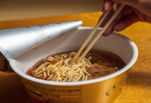 泡麵湯不要再倒馬桶、水槽！正確做法曝光　日本大廚、環保局認證
