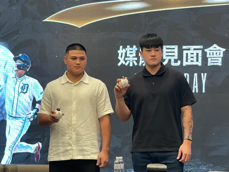 ▲李灝宇與莊陳仲敖旅美回歸，與媒體分享近況，當被問到是否有意願參戰明年3月經典賽時，兩人都表示有強烈參賽意願，且證實有收到中華隊通知。（圖／記者林子翔攝）