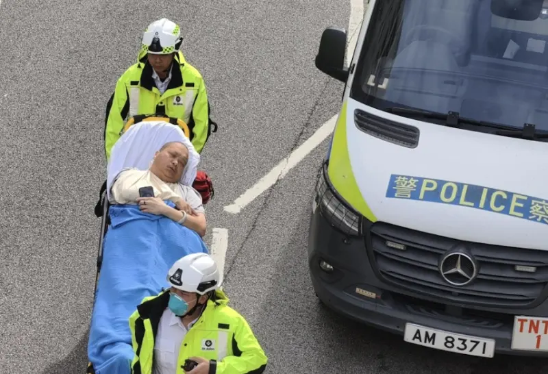 香港五級火搜救！64人送醫16人危殆　逾20具遺體送殮家屬陸續認屍