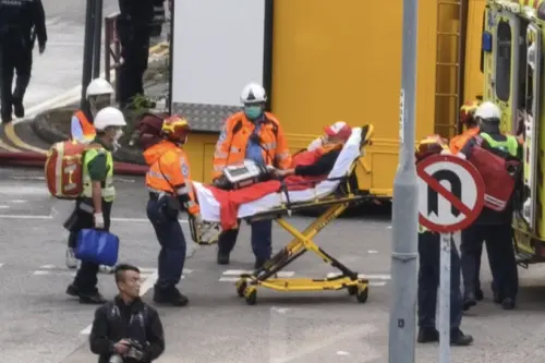 ▲截至27日上午10時，共有64名傷者送醫，其中16人情況危殆，醫護人員持續搶救中。（圖／翻攝自香港01）