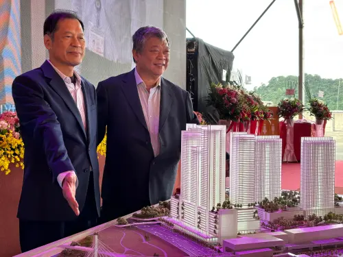 ▲愛山林董事長祝文宇（右）與環宇上城董事長、宏匯集團創辦人許崑泰。（圖／記者徐銘穗攝）