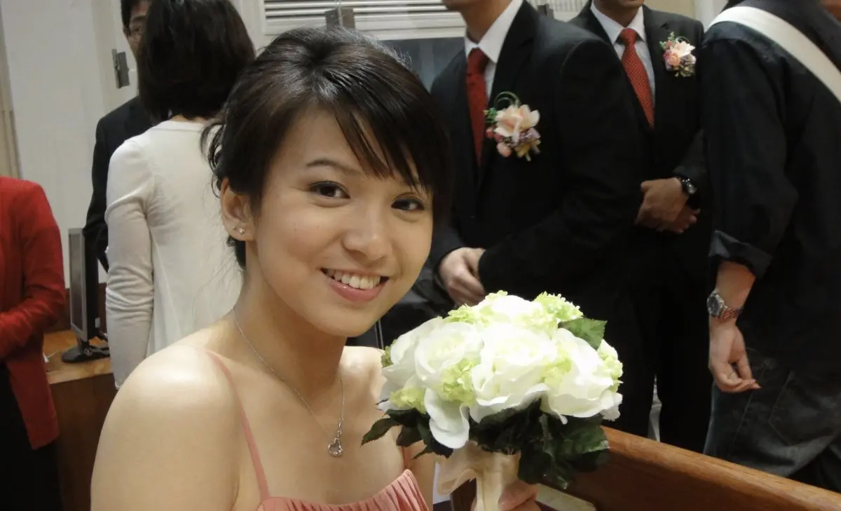 香港大火釀死傷！主播陳嘉欣衝現場連線 回棚播報被讚：新聞女王