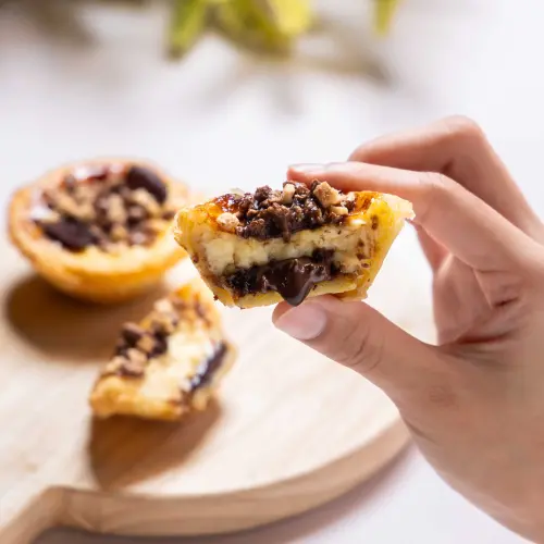 ▲肯德基KITKAT可可流心蛋撻，三層風味好誘人。（圖／肯德基kfcclub.com.tw）