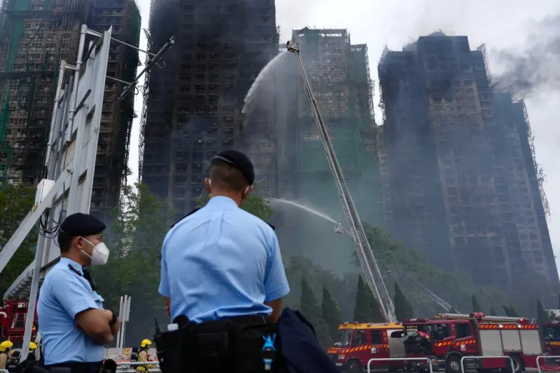 ▲香港大埔宏福苑26日下午發生大火，已知造成55死、72傷。（圖／美聯社／達志影像）