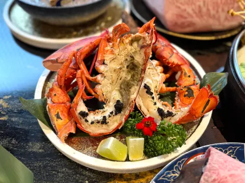 ▲海鮮控不能錯過「松露香焰龍蝦」。（圖／記者蕭涵云攝）