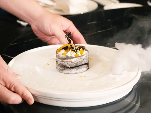 ▲ 遠雄悅來大飯店「法式星光・舌尖旅行」，以花蓮大理石為靈感，推出「香檬晨曦．花蓮大理石」。（圖／ 遠雄悅來大飯店）